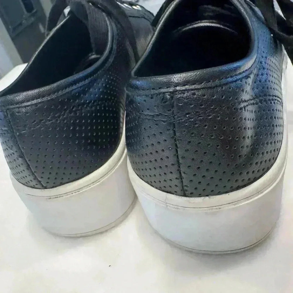 Steve Madden women’s sneakers black leather w/ white chunky soles size 8.5
